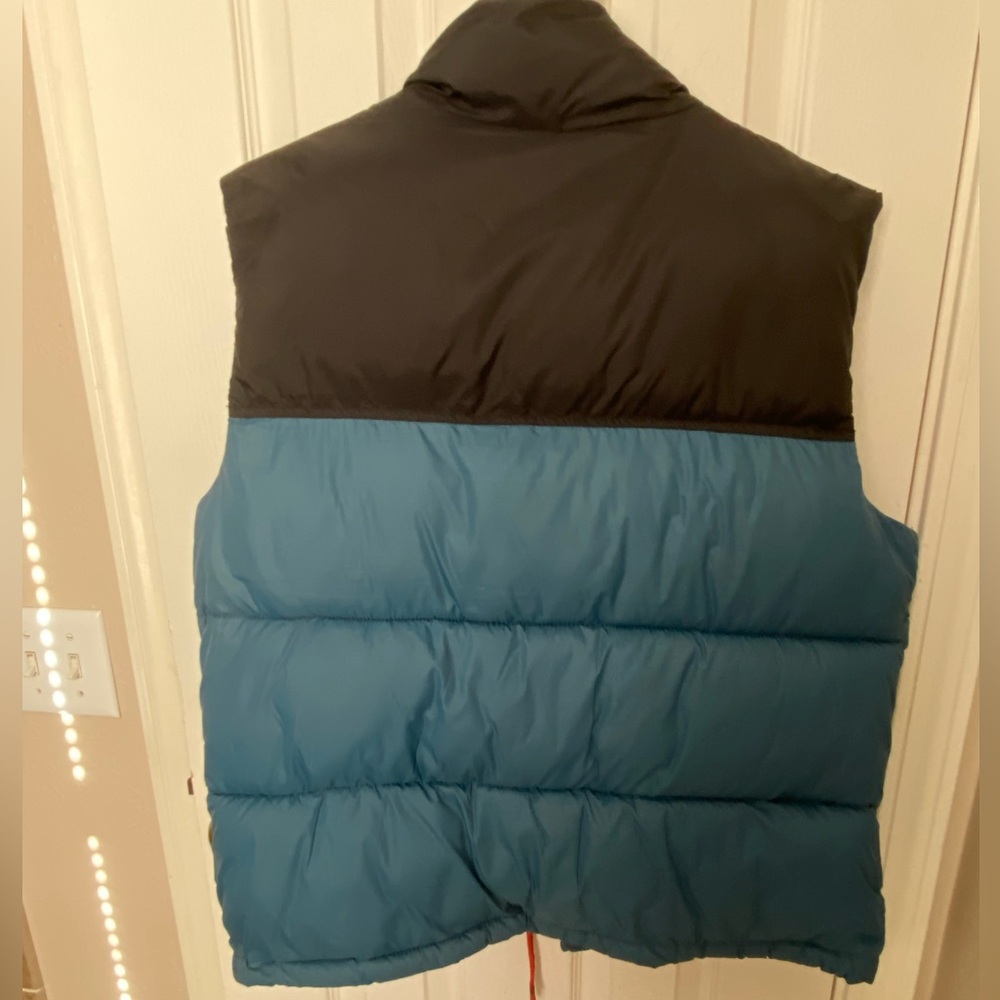 Peloton puffer vest size medium - Picture 4 of 6